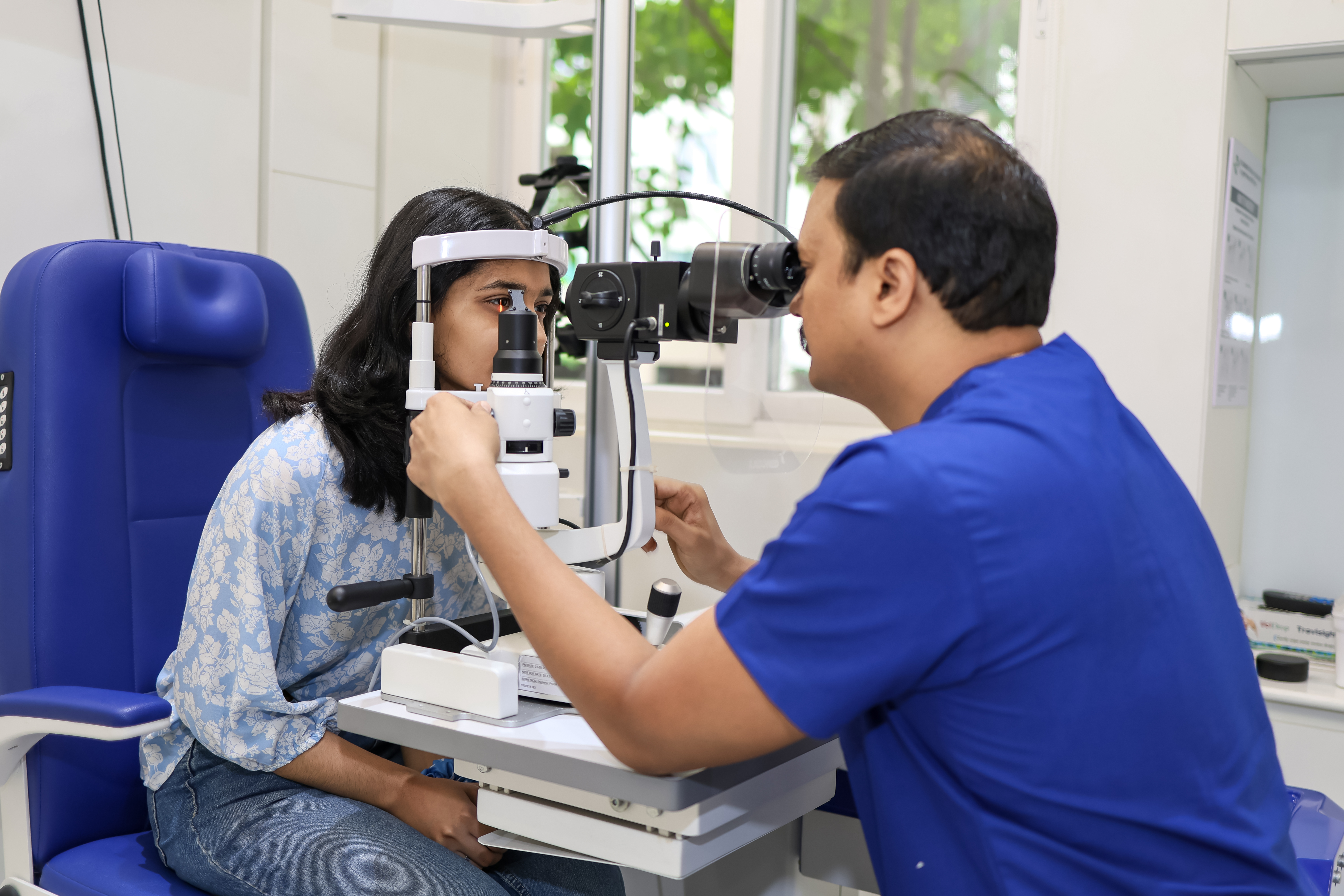 Patient undergoing retinal nerve fibre analysis for showing symptoms like blurring of vision and seeing black dots